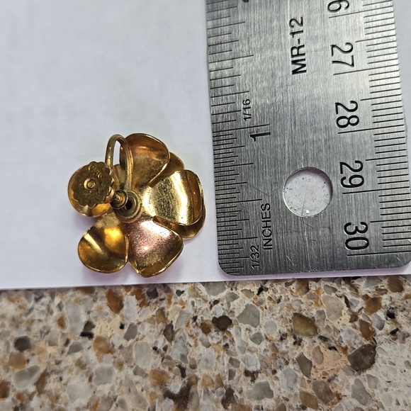 Vintage Gold Tone 3D Flower Earrings with Green Stone - Picture 15 of 17